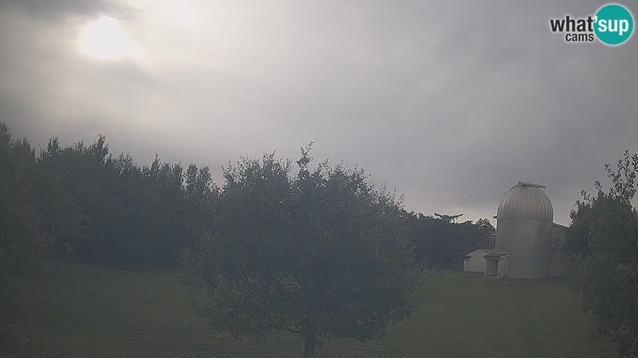 Webcam live dell’Osservatorio di  – Esplora il cielo, gli asteroidi, i comete e i meteoroidi.