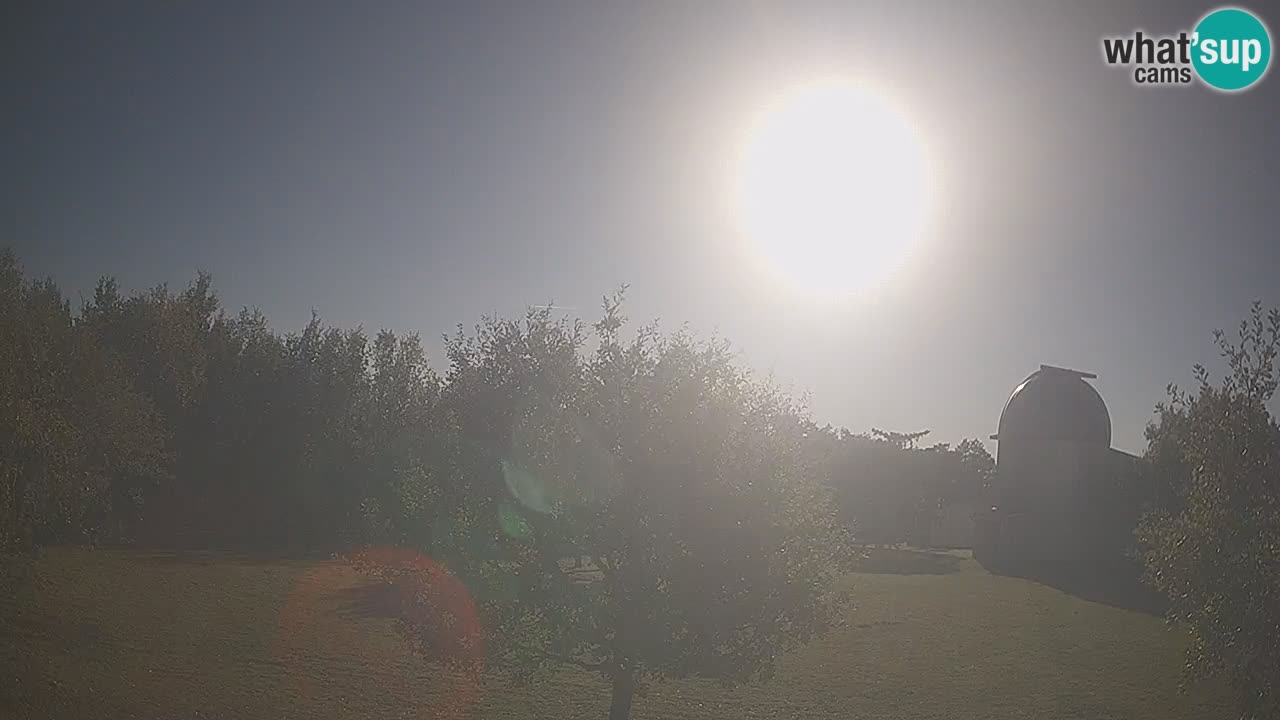 Webcam live dell’Osservatorio di  – Esplora il cielo, gli asteroidi, i comete e i meteoroidi.