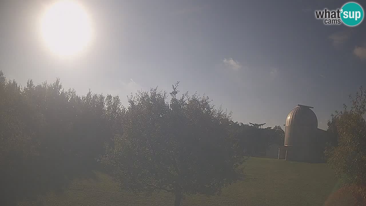 Webcam live dell’Osservatorio di  – Esplora il cielo, gli asteroidi, i comete e i meteoroidi.