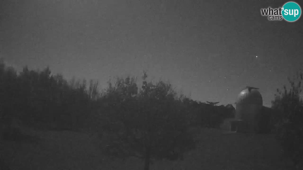 Webcam live dell’Osservatorio di  – Esplora il cielo, gli asteroidi, i comete e i meteoroidi.