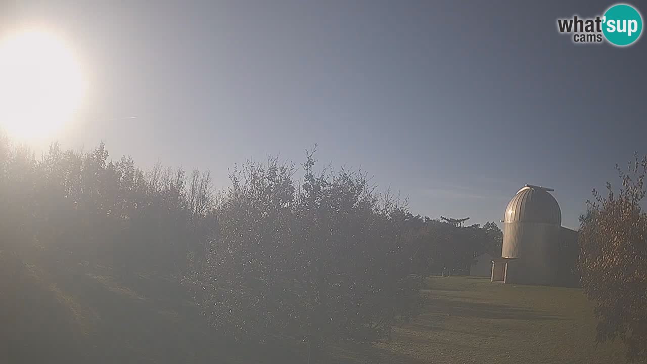 Webcam live dell’Osservatorio di  – Esplora il cielo, gli asteroidi, i comete e i meteoroidi.