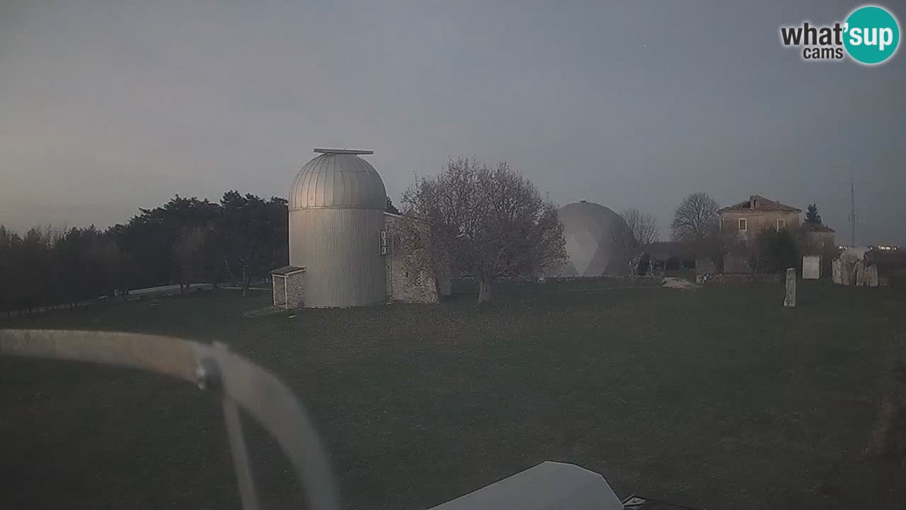 Cámara web en vivo del Observatorio de Višnjan: explora el cielo, los asteroides, cometas y meteoroides