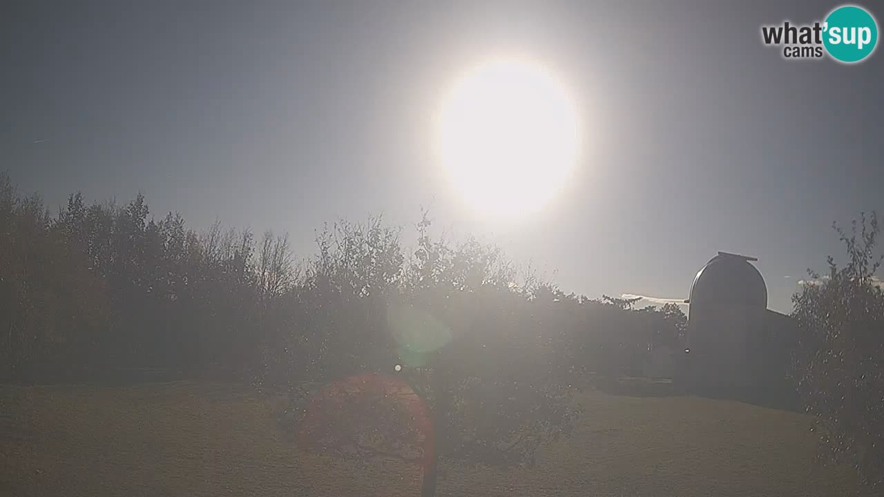 Webcam live dell’Osservatorio di  – Esplora il cielo, gli asteroidi, i comete e i meteoroidi.