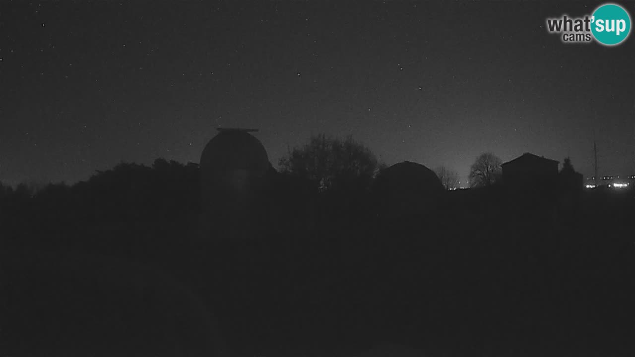 Webcam live dell’Osservatorio di  – Esplora il cielo, gli asteroidi, i comete e i meteoroidi.