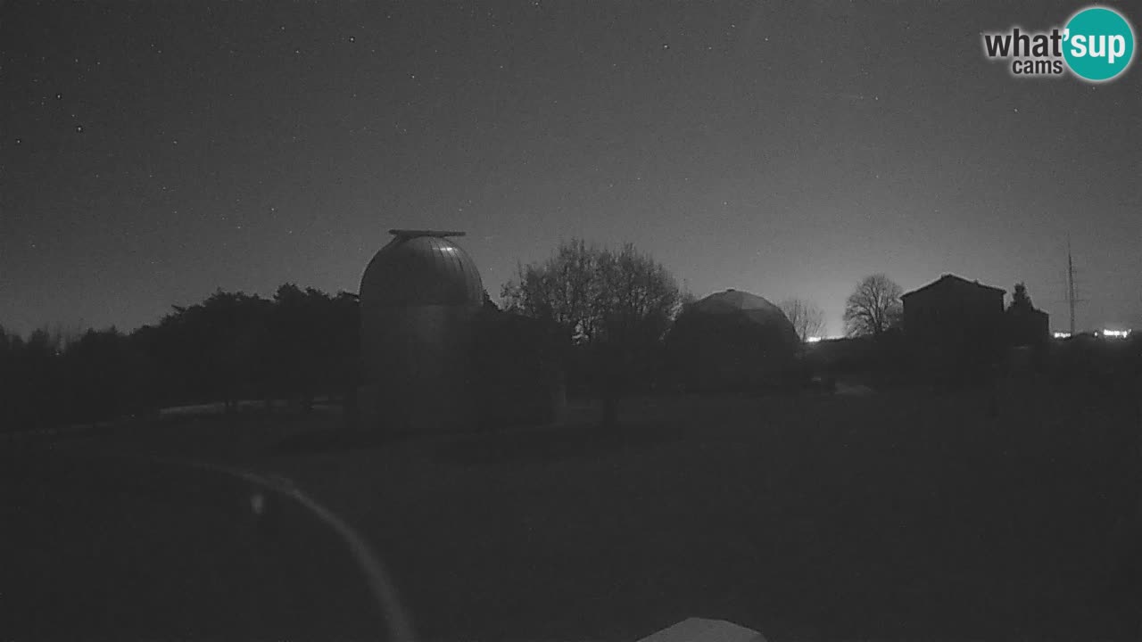 Višnjan-Observatorium Live Webcam – Explore the Sky, Asteroids, Comets, and Meteoroids