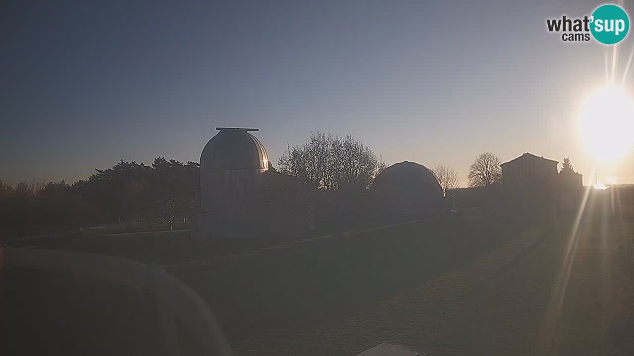 Višnjan-Observatorium Live Webcam – Explore the Sky, Asteroids, Comets, and Meteoroids