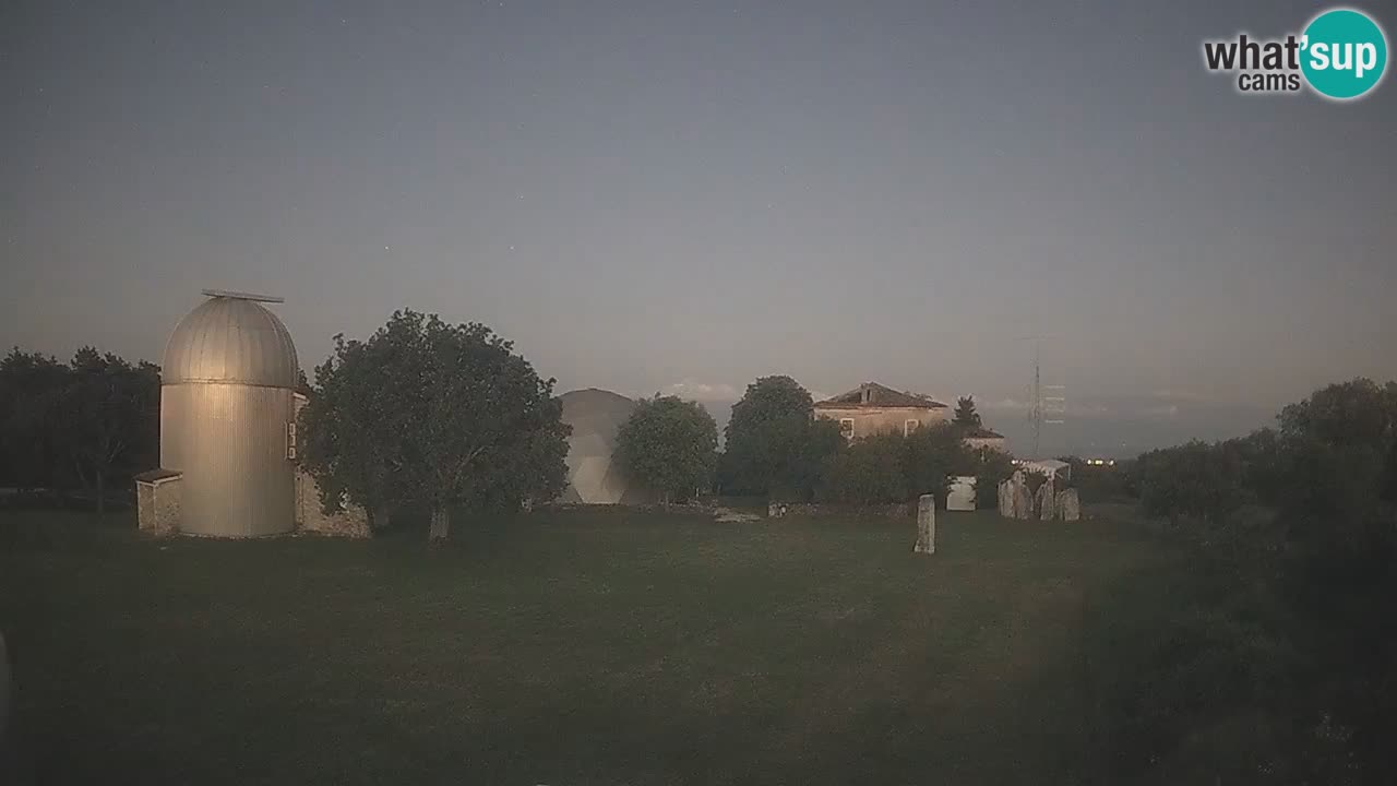 Webcam en direct de l’Observatoire de Višnjan – Explorez le ciel, les astéroïdes, les comètes et les météoroïdes