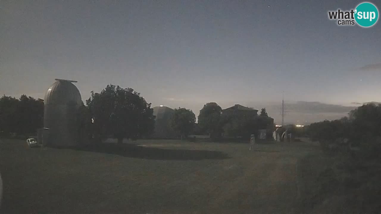 Webcam live dell’Osservatorio di  – Esplora il cielo, gli asteroidi, i comete e i meteoroidi.