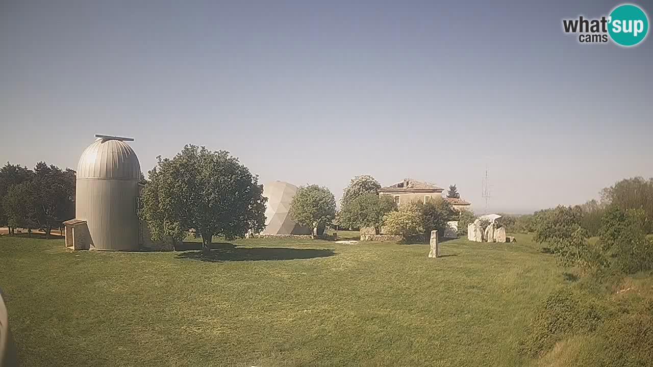 Webcam en direct de l’Observatoire de Višnjan – Explorez le ciel, les astéroïdes, les comètes et les météoroïdes