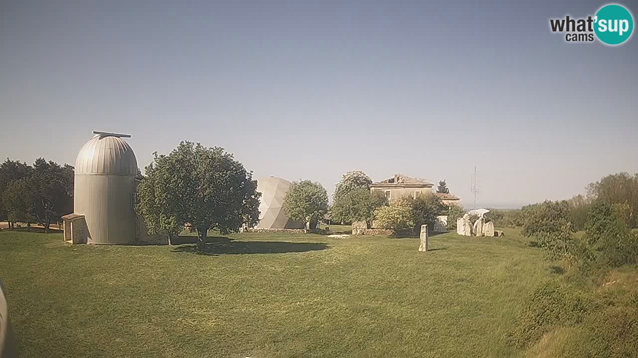 Webcam en direct de l’Observatoire de Višnjan – Explorez le ciel, les astéroïdes, les comètes et les météoroïdes