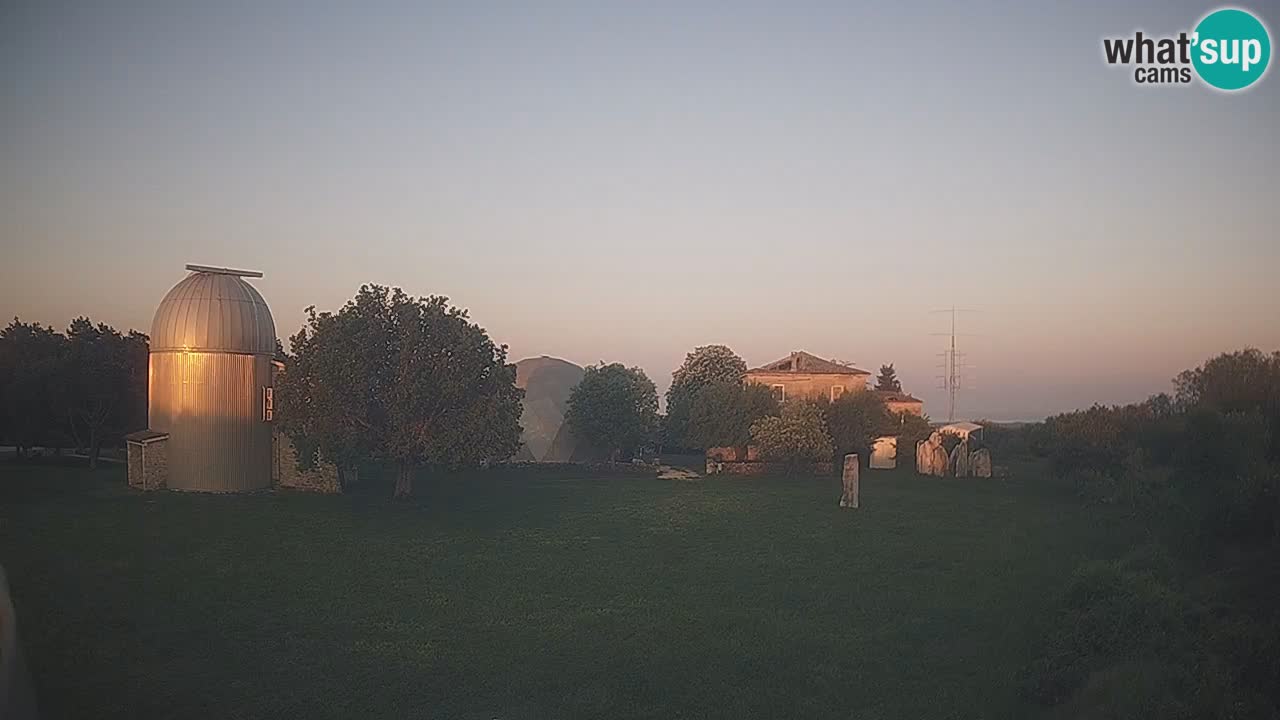 Webcam en direct de l’Observatoire de Višnjan – Explorez le ciel, les astéroïdes, les comètes et les météoroïdes