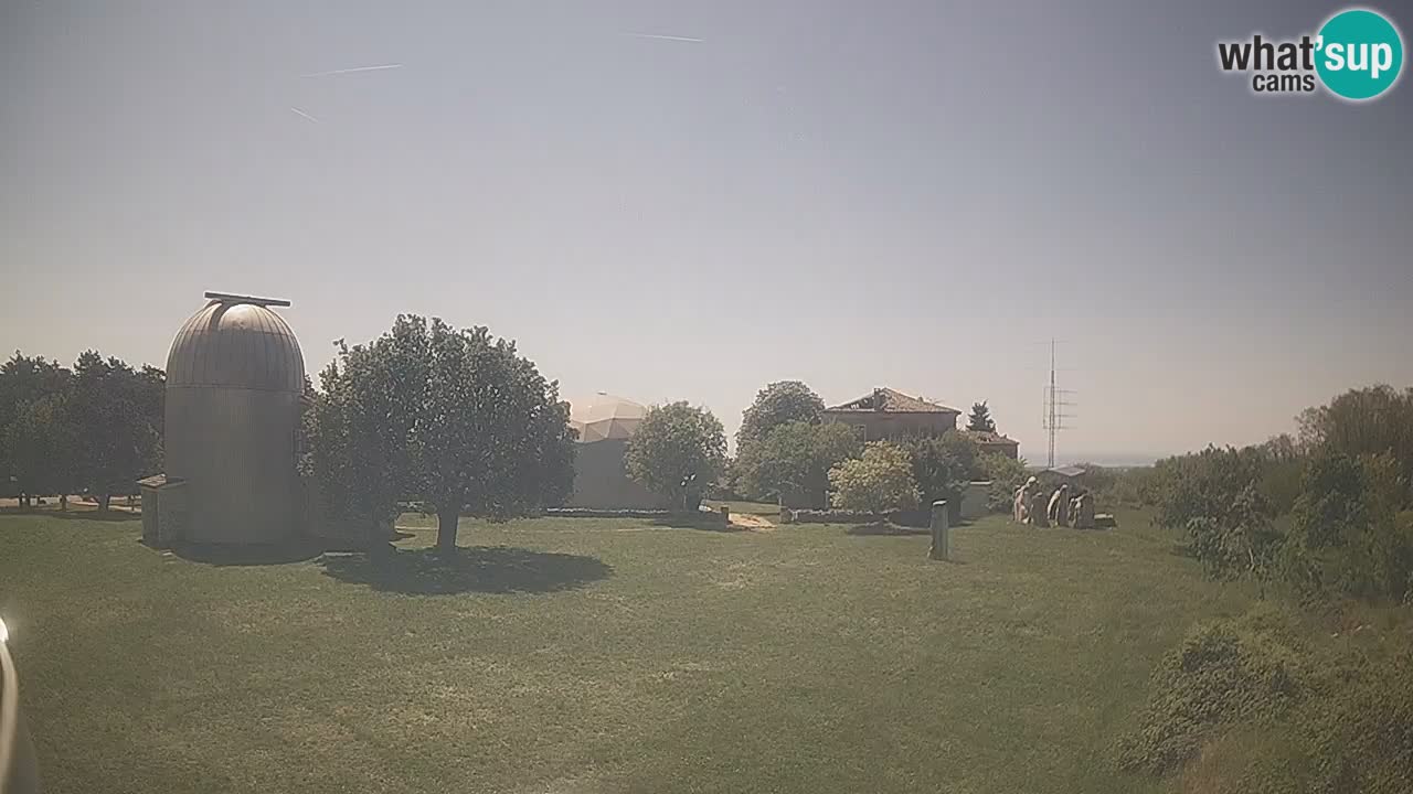 Webcam live dell’Osservatorio di  – Esplora il cielo, gli asteroidi, i comete e i meteoroidi.
