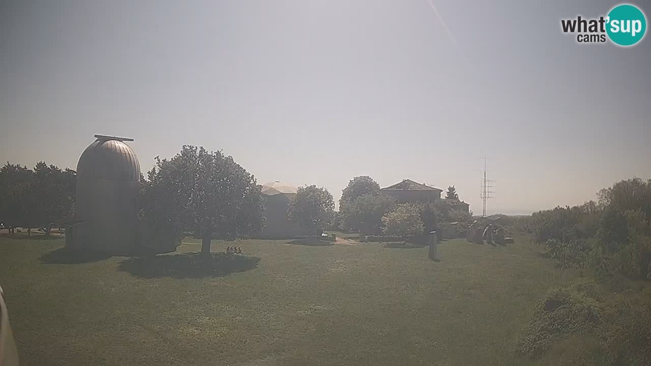 Webcam live dell’Osservatorio di  – Esplora il cielo, gli asteroidi, i comete e i meteoroidi.