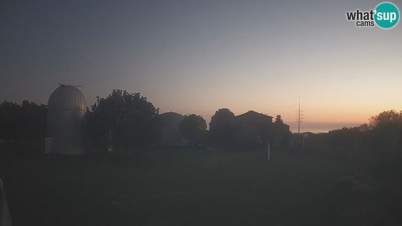 Webcam en direct de l’Observatoire de Višnjan – Explorez le ciel, les astéroïdes, les comètes et les météoroïdes