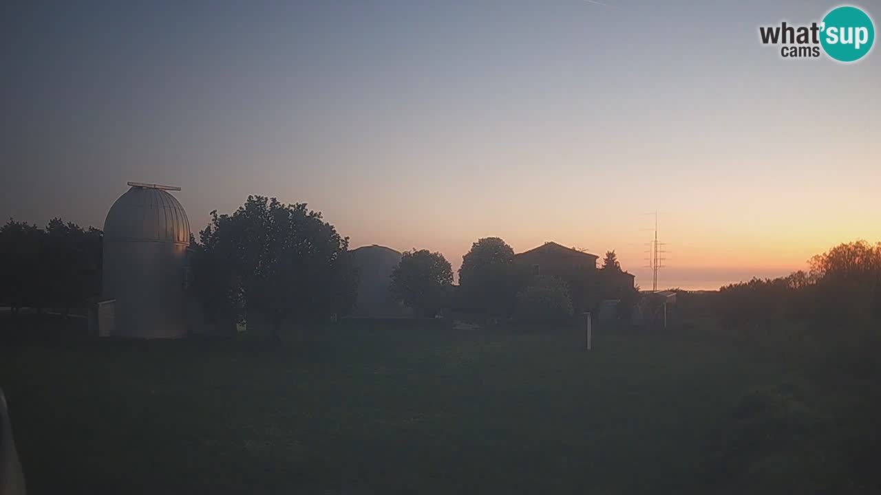 Webcam en direct de l’Observatoire de Višnjan – Explorez le ciel, les astéroïdes, les comètes et les météoroïdes