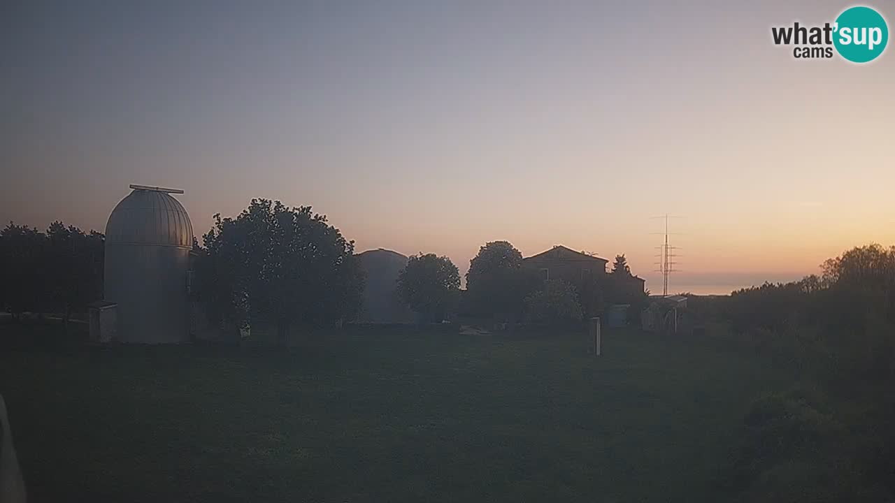 Webcam en direct de l’Observatoire de Višnjan – Explorez le ciel, les astéroïdes, les comètes et les météoroïdes