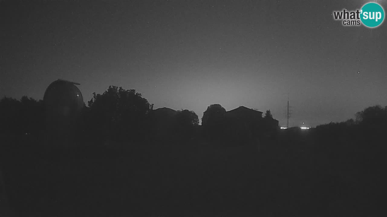 Webcam live dell’Osservatorio di  – Esplora il cielo, gli asteroidi, i comete e i meteoroidi.