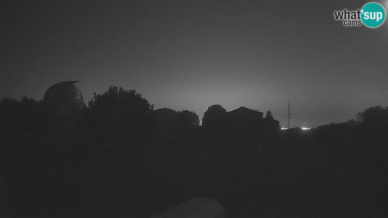 Webcam live dell’Osservatorio di  – Esplora il cielo, gli asteroidi, i comete e i meteoroidi.