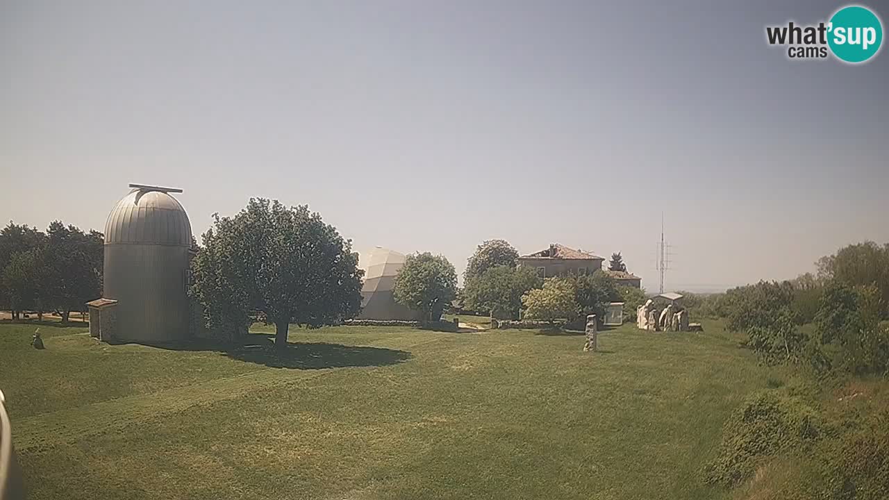 Webcam live dell’Osservatorio di  – Esplora il cielo, gli asteroidi, i comete e i meteoroidi.