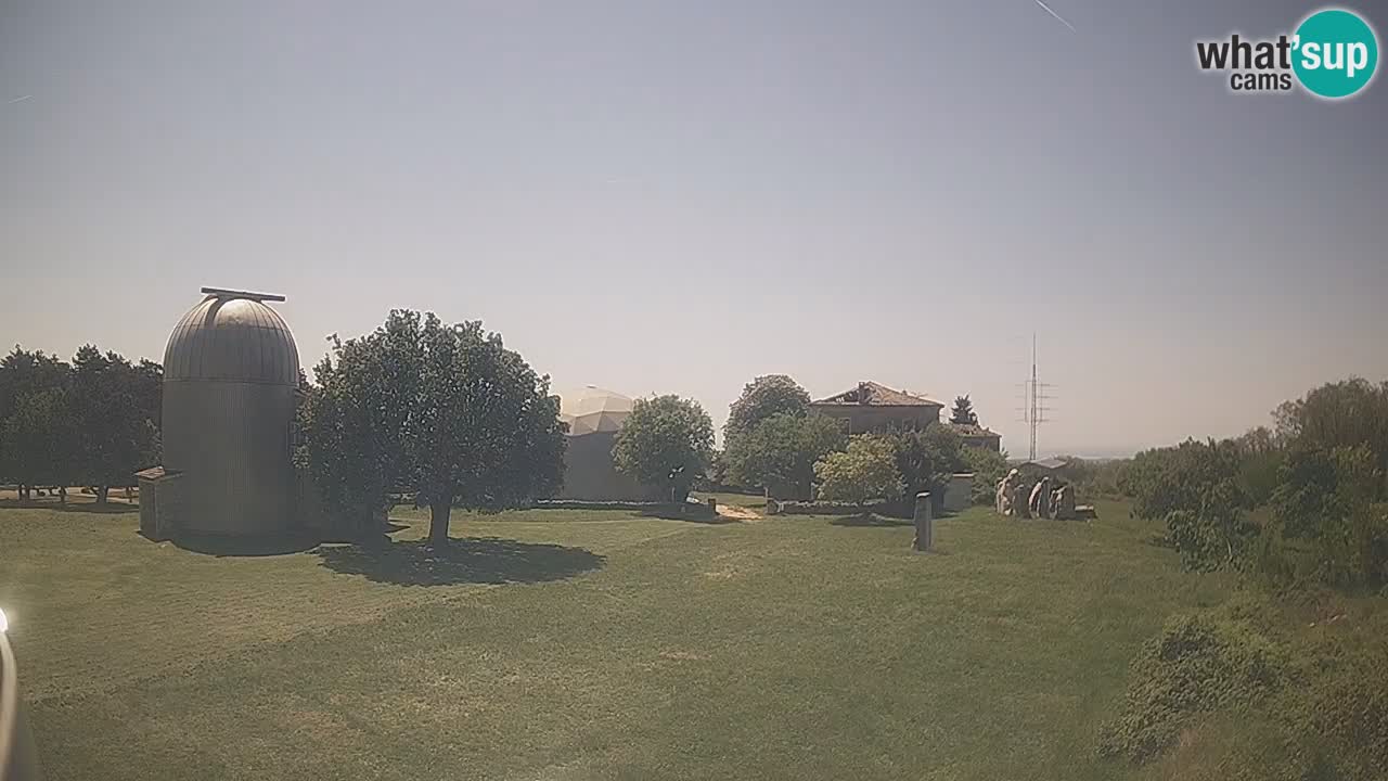 Webcam en direct de l’Observatoire de Višnjan – Explorez le ciel, les astéroïdes, les comètes et les météoroïdes