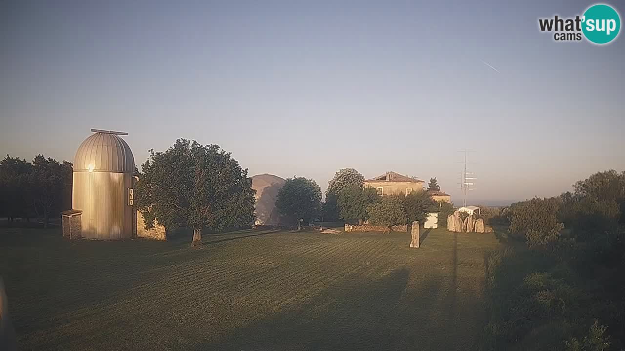 Webcam en direct de l’Observatoire de Višnjan – Explorez le ciel, les astéroïdes, les comètes et les météoroïdes