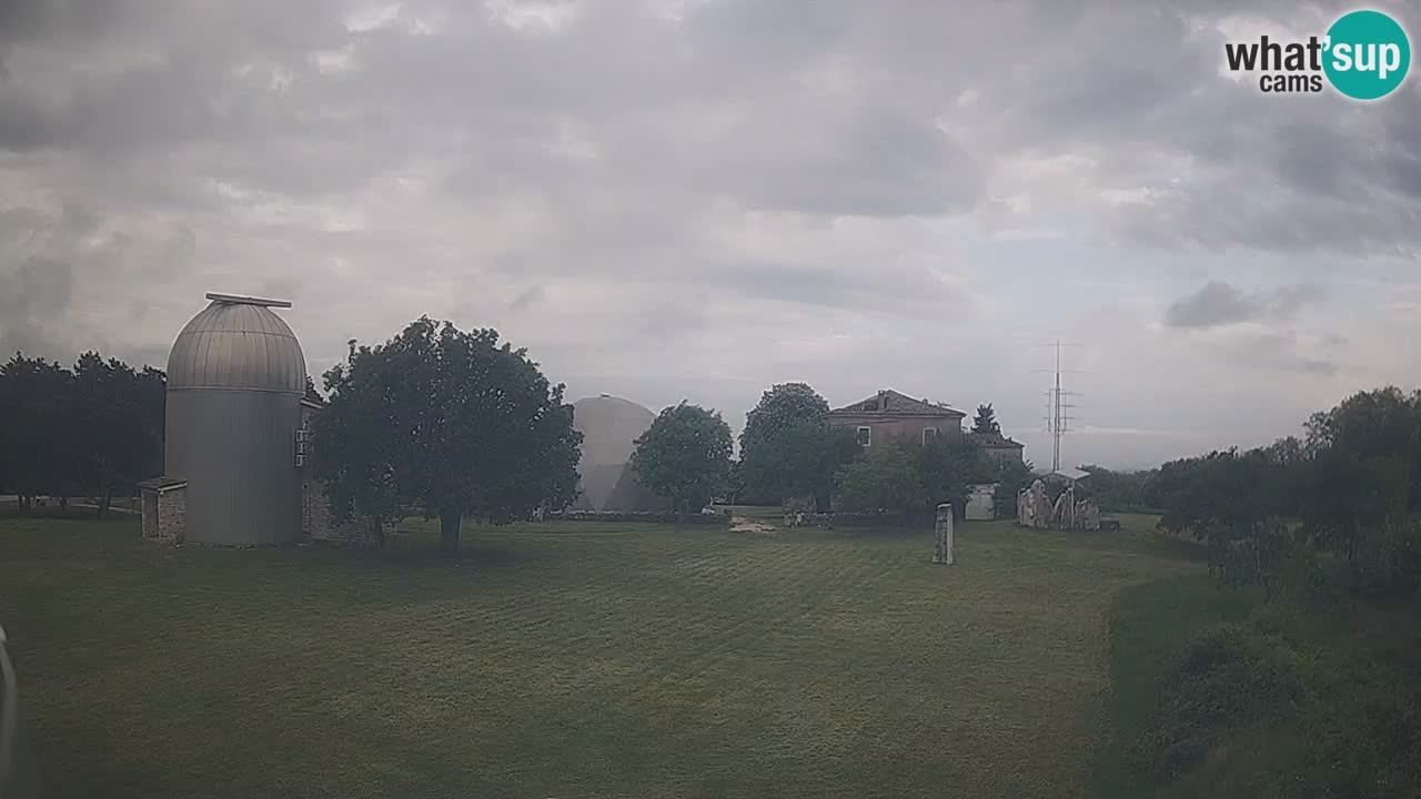 Webcam live dell’Osservatorio di  – Esplora il cielo, gli asteroidi, i comete e i meteoroidi.