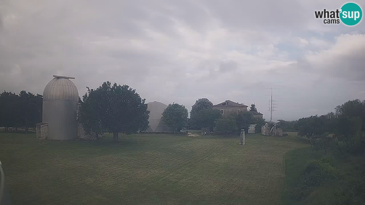 Webcam live dell’Osservatorio di  – Esplora il cielo, gli asteroidi, i comete e i meteoroidi.