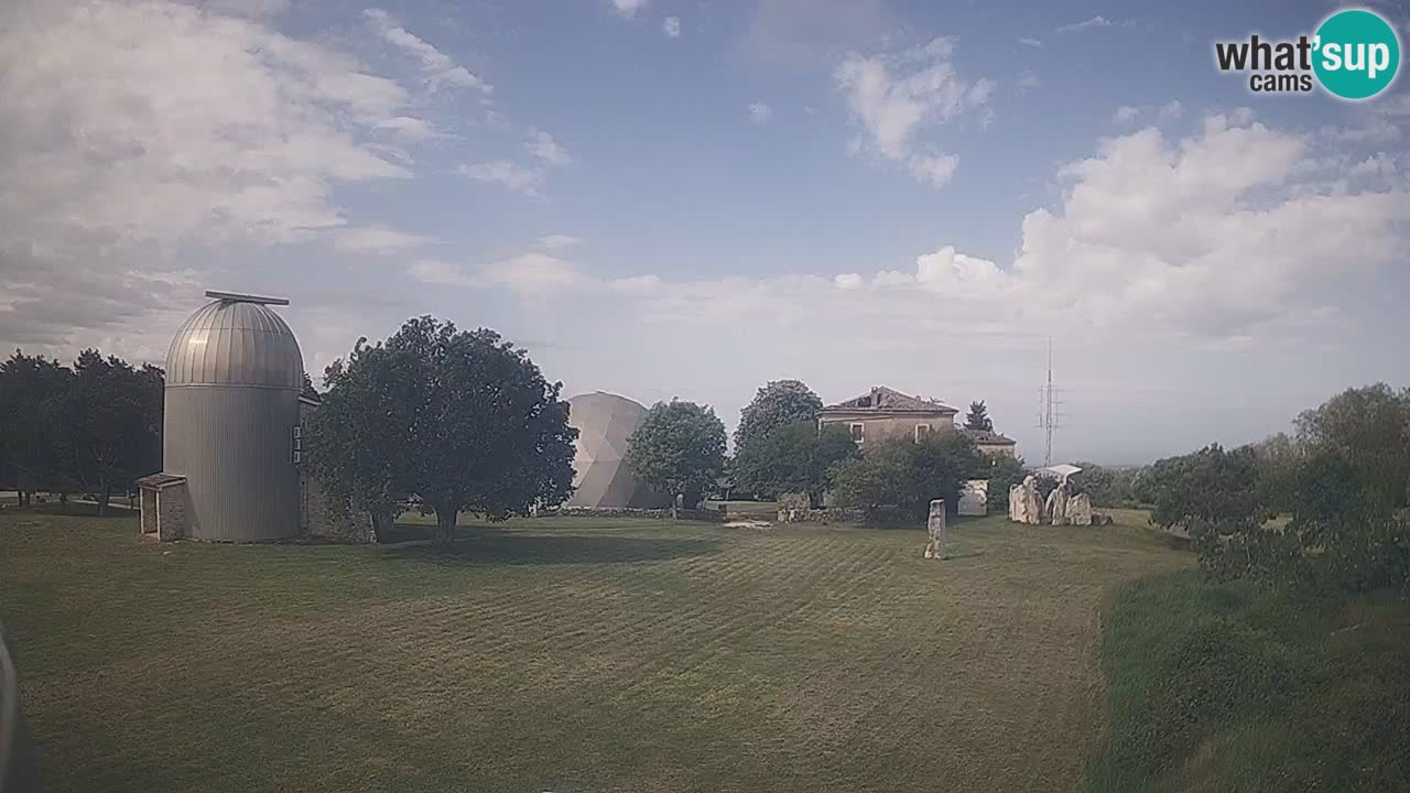Webcam en direct de l’Observatoire de Višnjan – Explorez le ciel, les astéroïdes, les comètes et les météoroïdes
