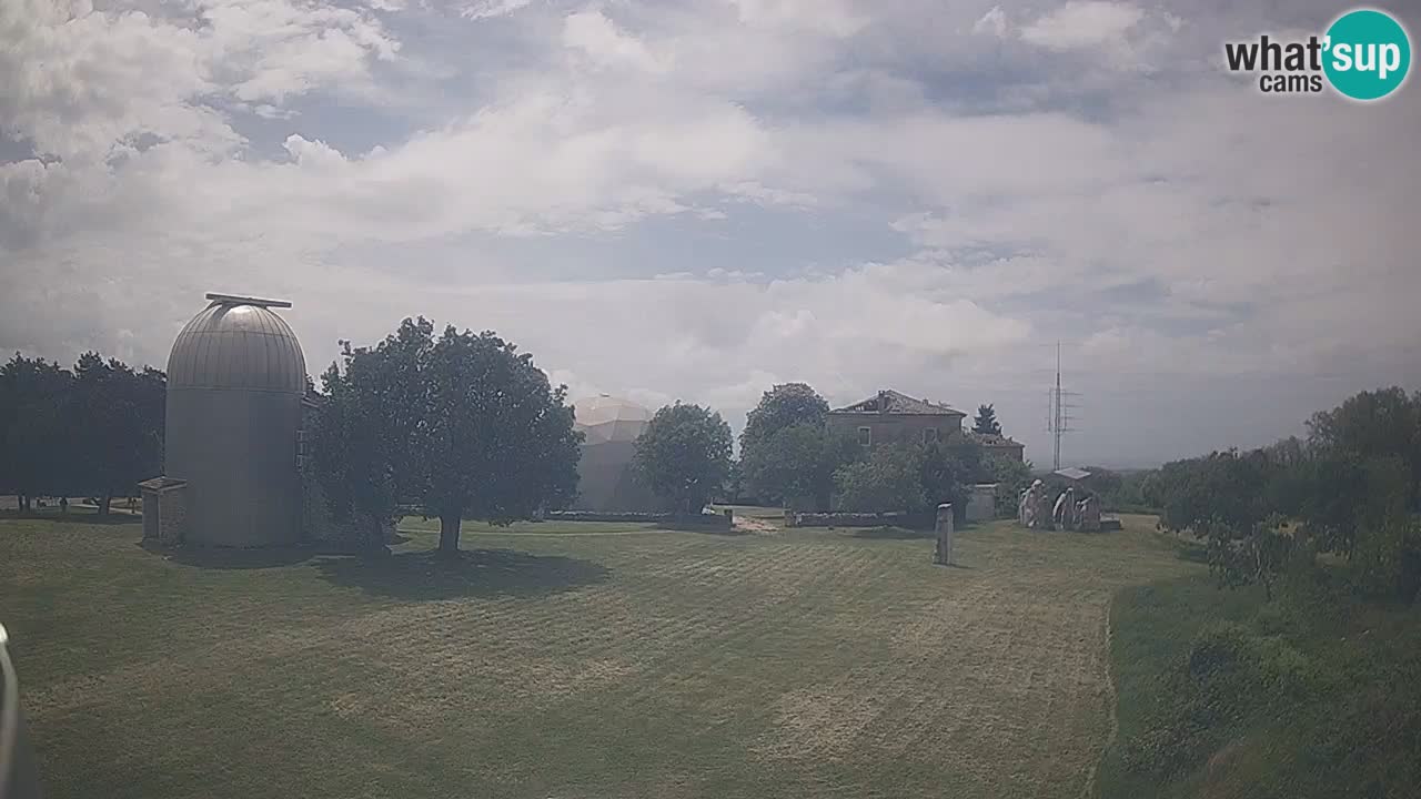 Webcam en direct de l’Observatoire de Višnjan – Explorez le ciel, les astéroïdes, les comètes et les météoroïdes