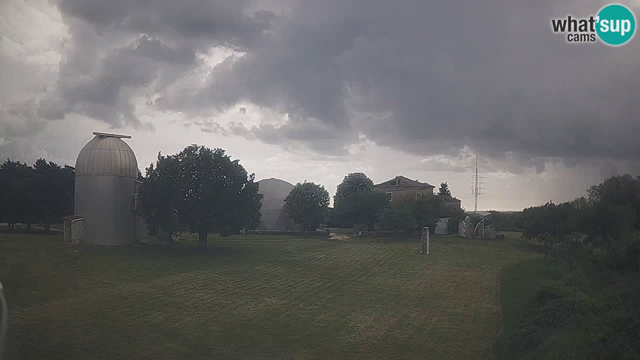 Webcam live dell’Osservatorio di  – Esplora il cielo, gli asteroidi, i comete e i meteoroidi.