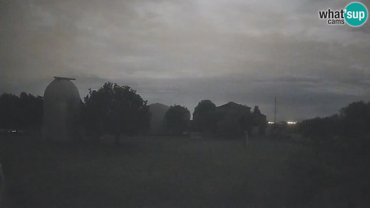 Webcam live dell’Osservatorio di  – Esplora il cielo, gli asteroidi, i comete e i meteoroidi.