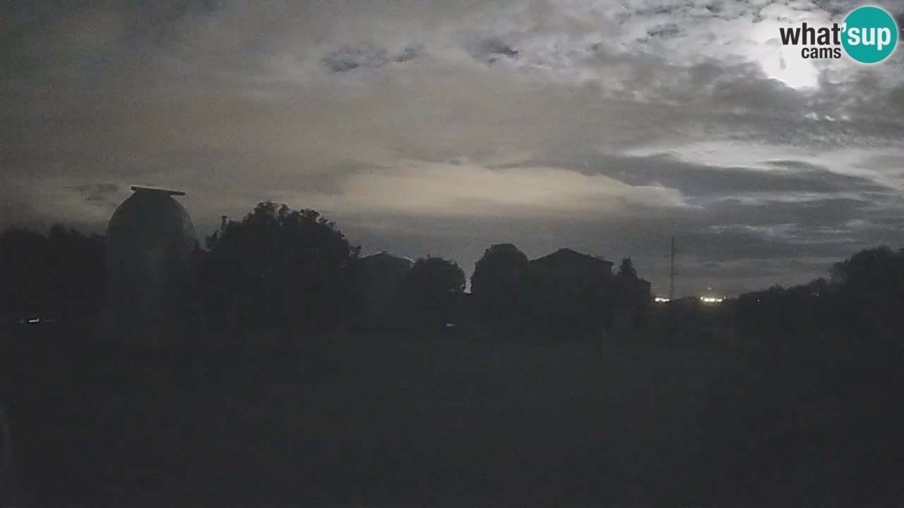 Webcam live dell’Osservatorio di  – Esplora il cielo, gli asteroidi, i comete e i meteoroidi.