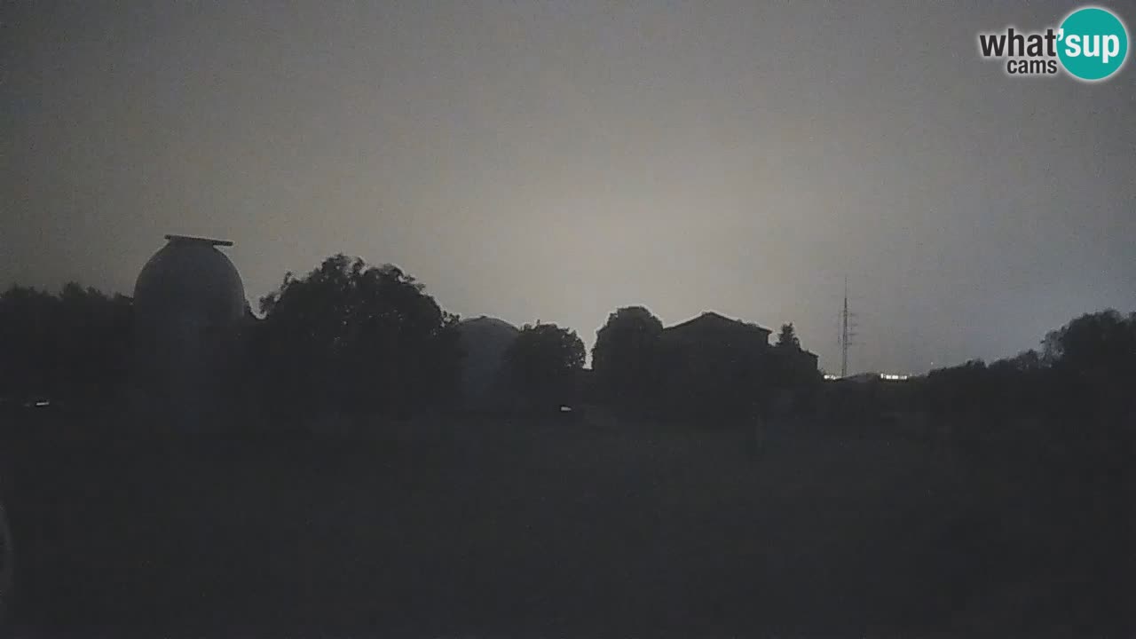 Webcam live dell’Osservatorio di  – Esplora il cielo, gli asteroidi, i comete e i meteoroidi.
