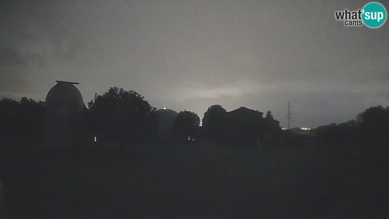 Webcam live dell’Osservatorio di  – Esplora il cielo, gli asteroidi, i comete e i meteoroidi.