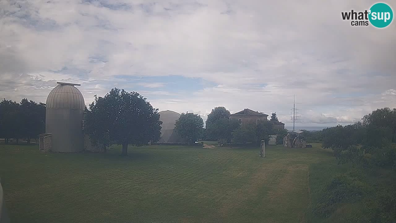 Webcam en direct de l’Observatoire de Višnjan – Explorez le ciel, les astéroïdes, les comètes et les météoroïdes