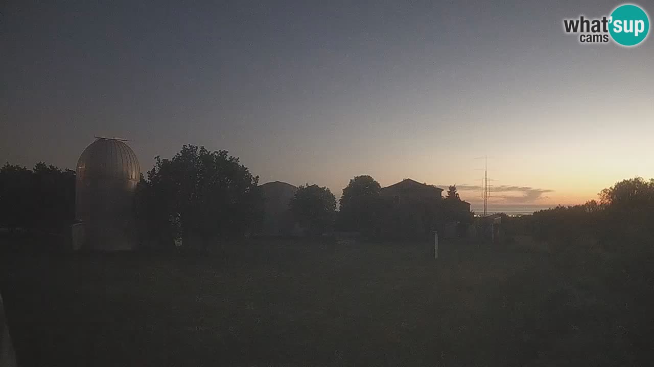Webcam live dell’Osservatorio di  – Esplora il cielo, gli asteroidi, i comete e i meteoroidi.