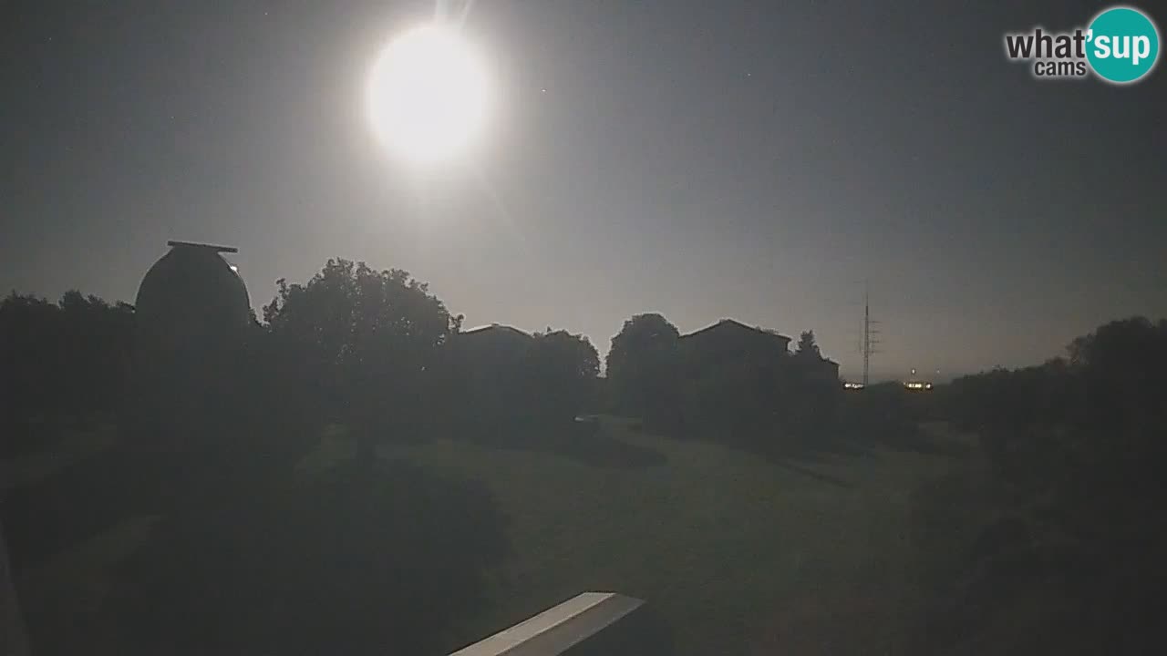 Webcam live dell’Osservatorio di  – Esplora il cielo, gli asteroidi, i comete e i meteoroidi.