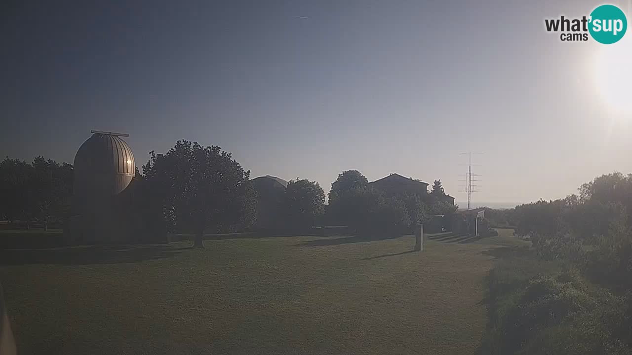 Webcam live dell’Osservatorio di  – Esplora il cielo, gli asteroidi, i comete e i meteoroidi.