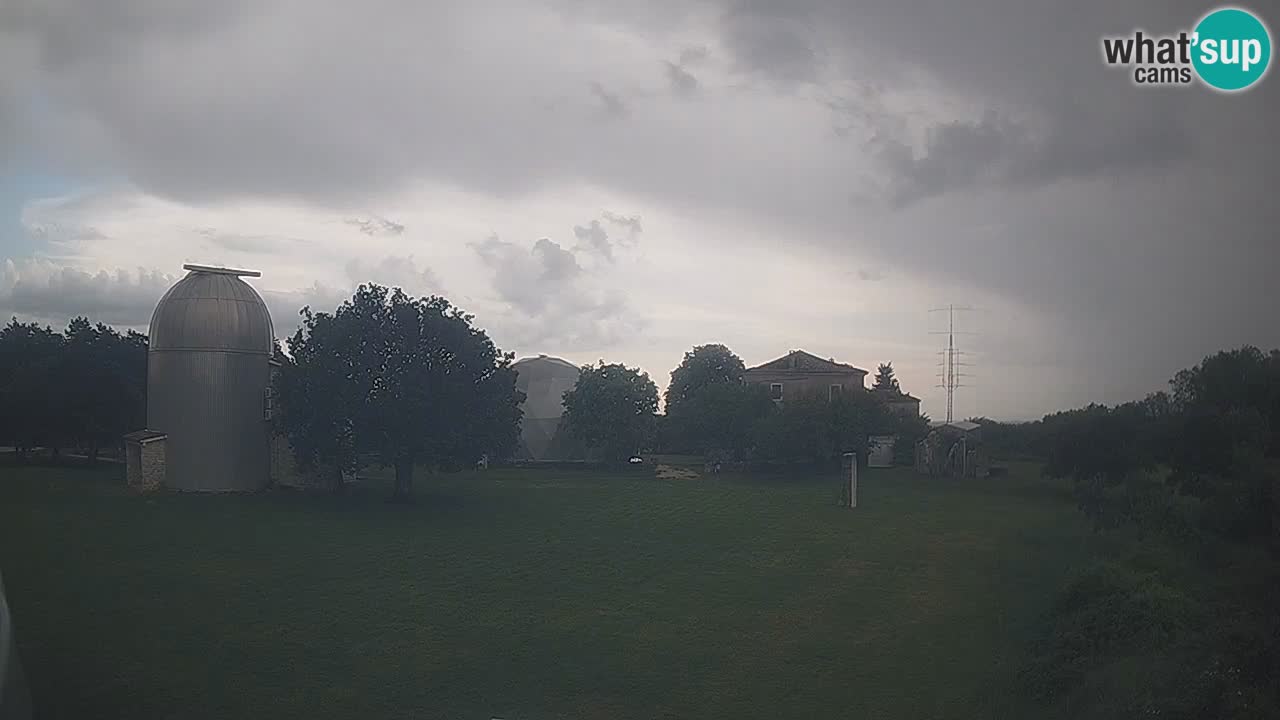 Webcam live dell’Osservatorio di  – Esplora il cielo, gli asteroidi, i comete e i meteoroidi.