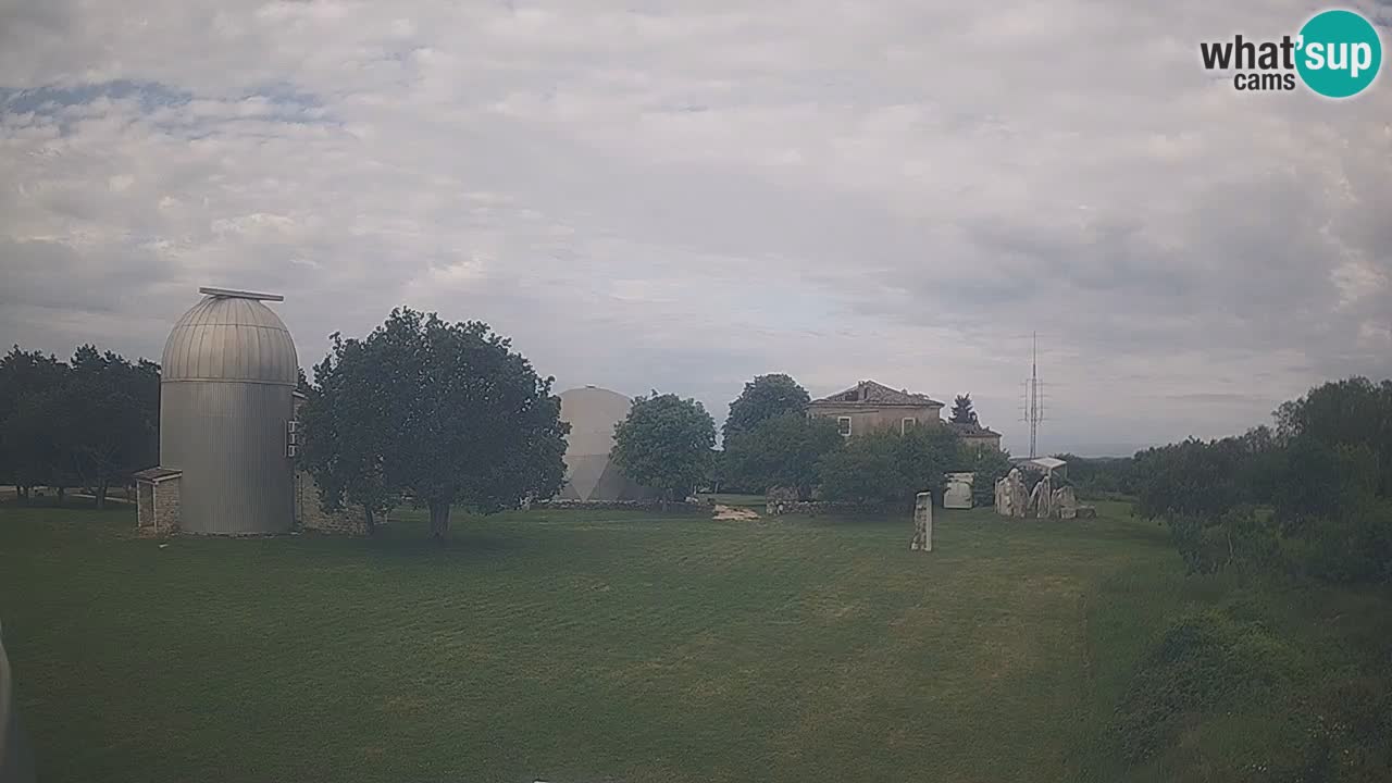 Webcam en direct de l’Observatoire de Višnjan – Explorez le ciel, les astéroïdes, les comètes et les météoroïdes