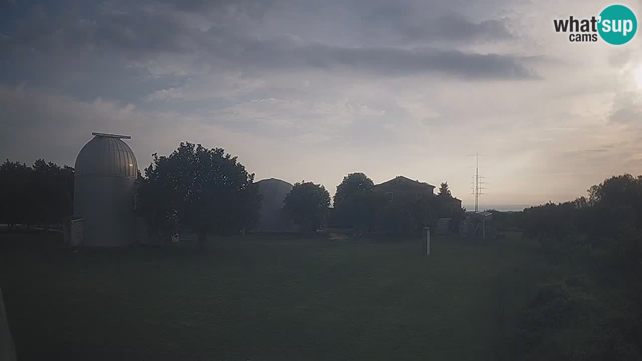 Webcam en direct de l’Observatoire de Višnjan – Explorez le ciel, les astéroïdes, les comètes et les météoroïdes