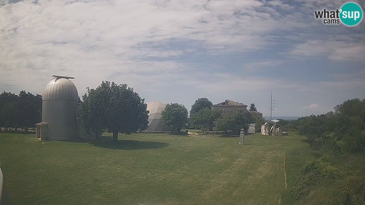 Višnjan-Observatorium Live Webcam – Explore the Sky, Asteroids, Comets, and Meteoroids