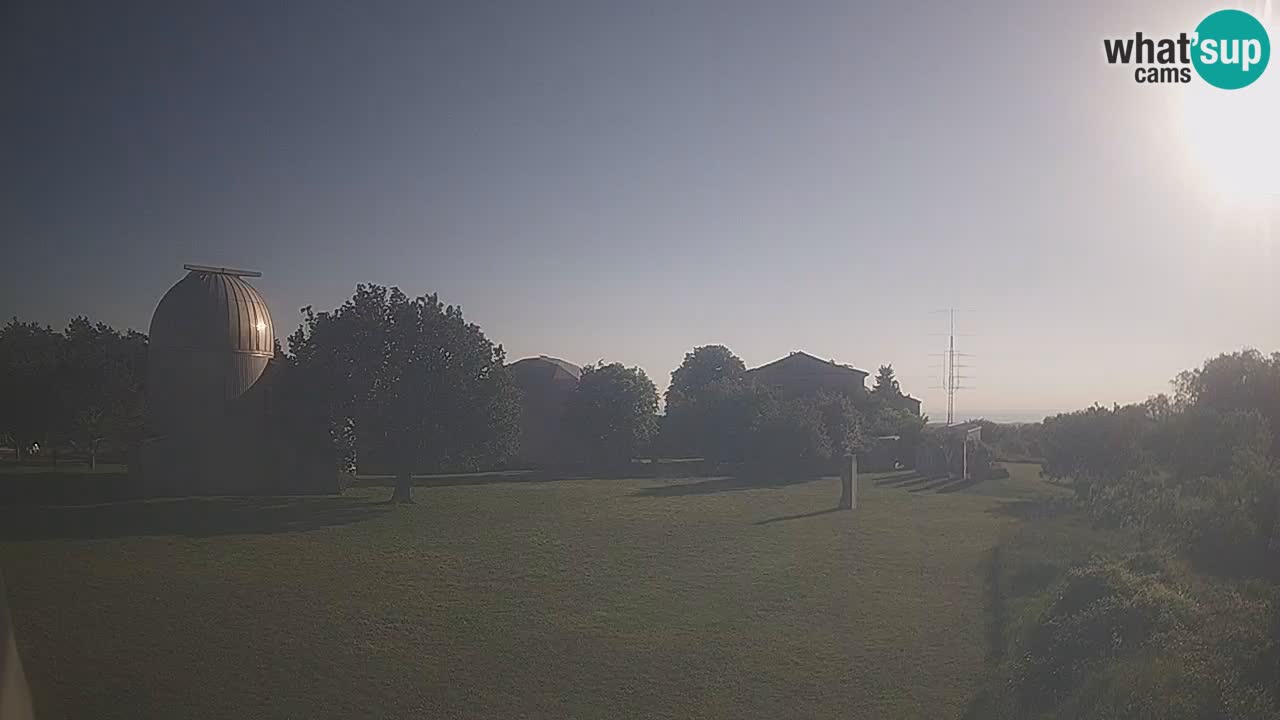 Webcam live dell’Osservatorio di  – Esplora il cielo, gli asteroidi, i comete e i meteoroidi.