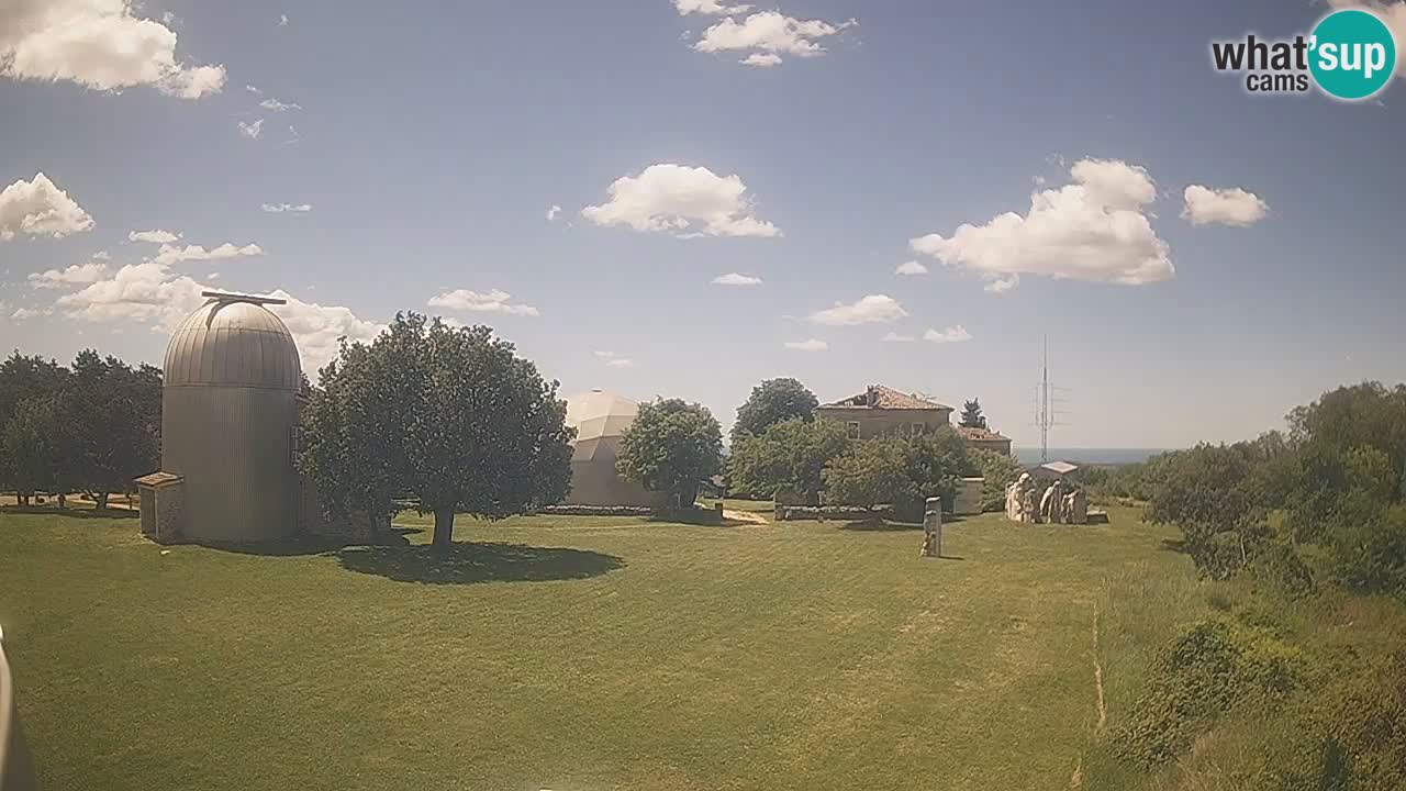 Webcam live dell’Osservatorio di  – Esplora il cielo, gli asteroidi, i comete e i meteoroidi.