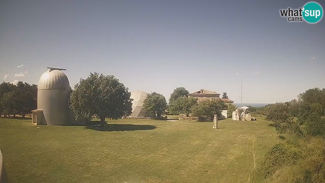 Webcam live dell’Osservatorio di  – Esplora il cielo, gli asteroidi, i comete e i meteoroidi.