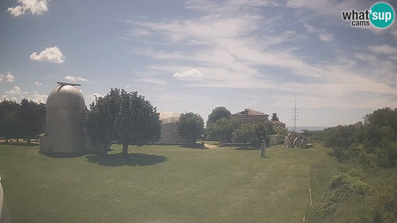 Webcam live dell’Osservatorio di  – Esplora il cielo, gli asteroidi, i comete e i meteoroidi.