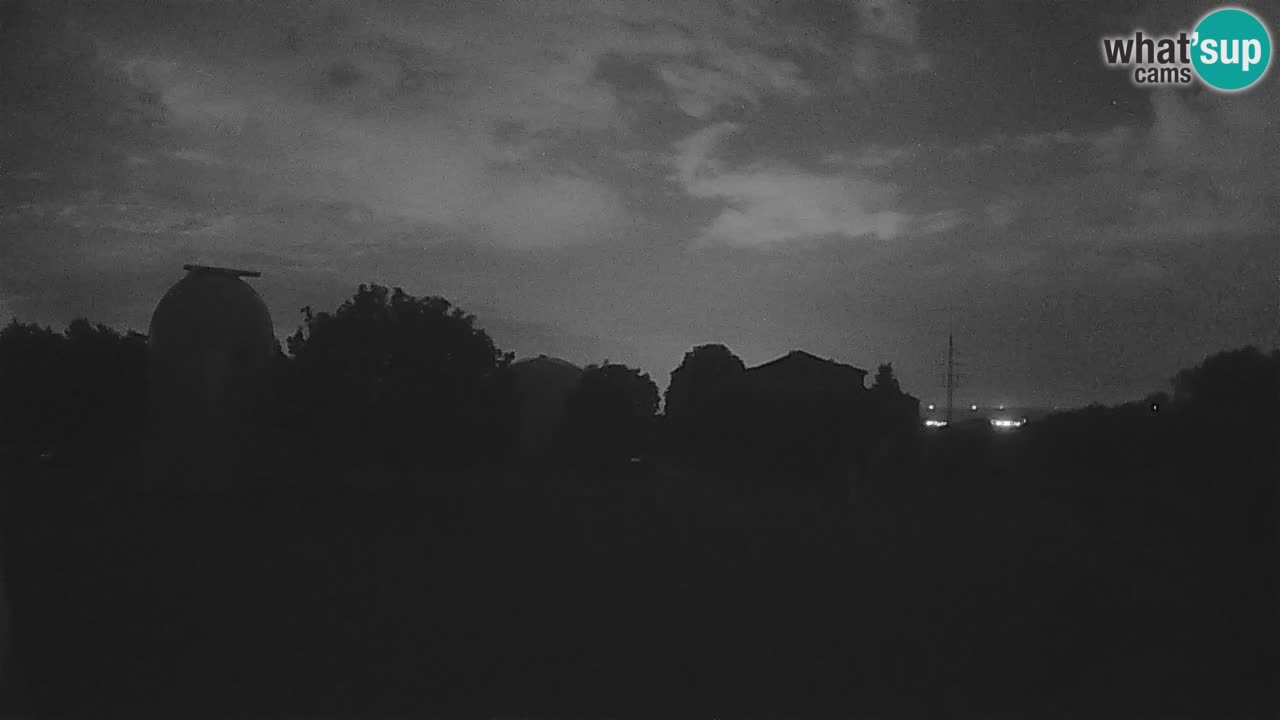 Webcam live dell’Osservatorio di  – Esplora il cielo, gli asteroidi, i comete e i meteoroidi.