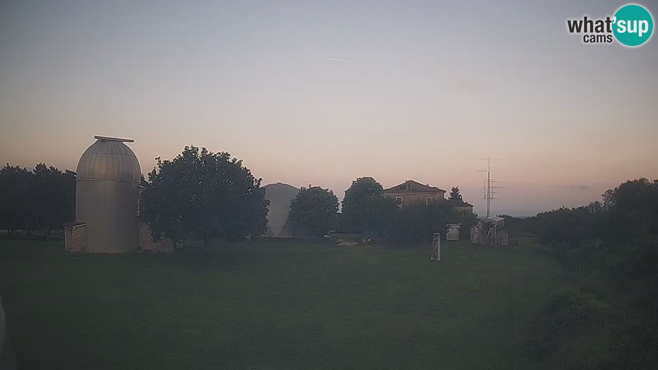 Webcam live dell’Osservatorio di  – Esplora il cielo, gli asteroidi, i comete e i meteoroidi.