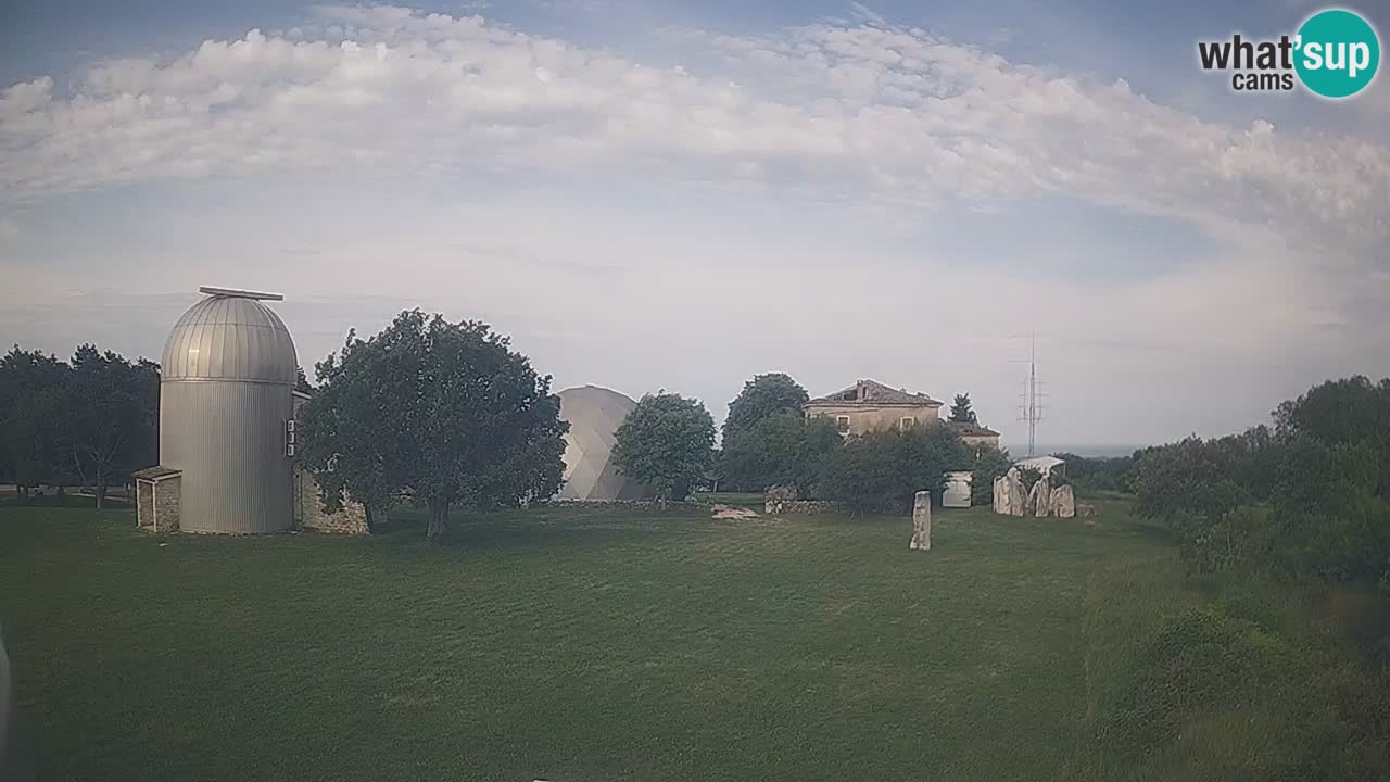 Webcam live dell’Osservatorio di  – Esplora il cielo, gli asteroidi, i comete e i meteoroidi.