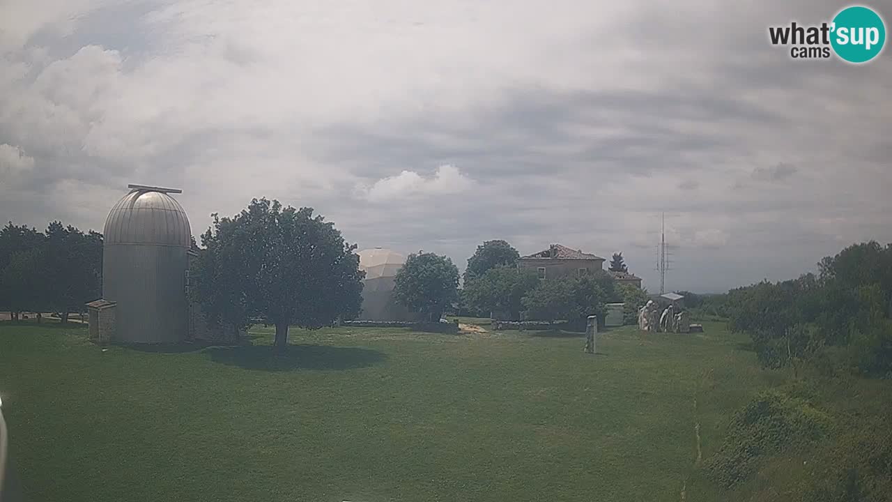 Webcam live dell’Osservatorio di  – Esplora il cielo, gli asteroidi, i comete e i meteoroidi.